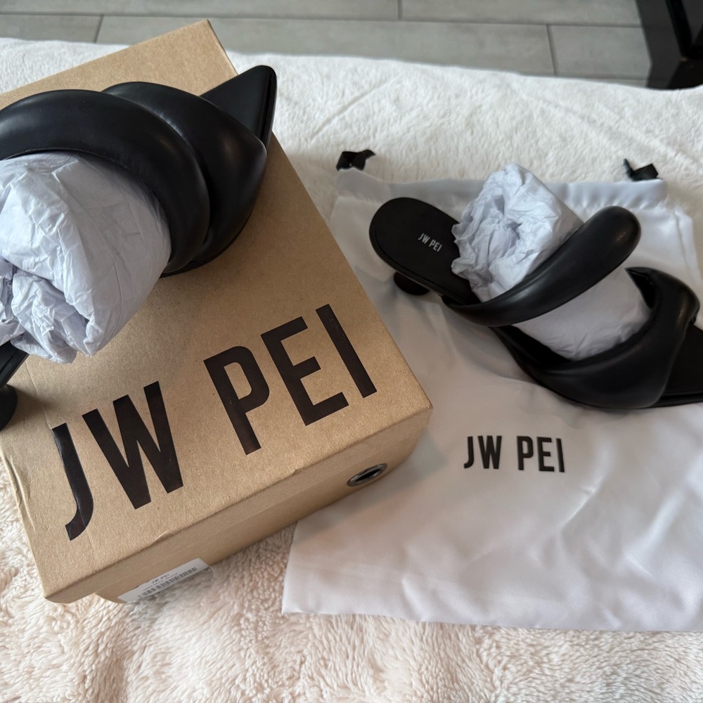 JW PEI Sara Mule